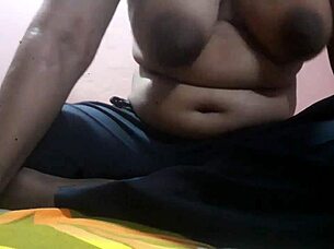 hey, slipping that dildo and fingers deep inside my tight wet pussy feels so amazing 😏