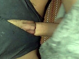 น้ำเงี่ยนของเธอเอาให้สอยแหย่เข้าไปได้ทั้งสอง