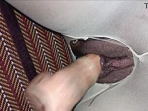 น้ำเงี่ยนของเธอเอาให้สอยแหย่เข้าไปได้ทั้งสอง