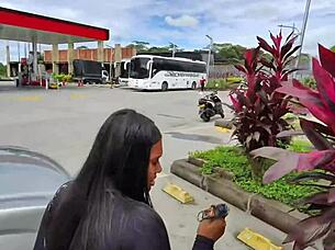 demasiado arriesgado, enserio quieres que te folle aqui en publico con esta latina babe? 😏