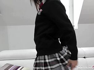 Léa Guerlin hairy pussy fucked hard in casting