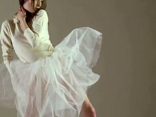 Blonde gymnast shows off flexible moves