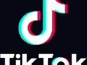 Why does this big-booty girl wear panties that mark everything so teasingly?