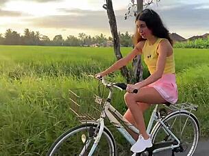 hey stranger, you fixed my bike so i'm rewarding you with my wet pussy until creampie