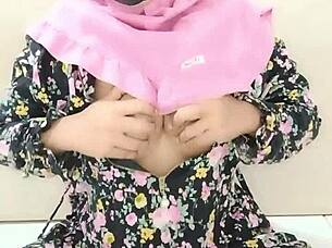 Amateur Arab Beauty Masturbates With Dildo In Solo Session