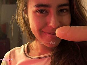 quer chupar meu dildo grande enquanto te guio pra gozar? lambe gostoso e segue minhas instruções safadas.