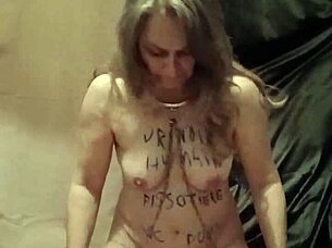 2025 03 08 Esclave F Urinoir Humain