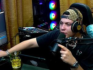 Mari Ávila Gets Naked In Podcast Strips Everything What Would You Do In Ruan's Place Podcast Pôpum No Barraco