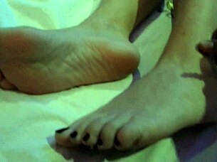 My mature white feet give the best footjob from Spain.