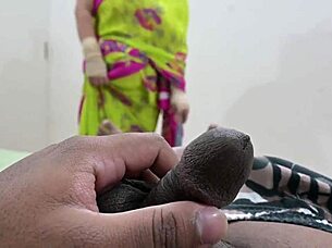 Dick flashing to that hot tamil maid renu in quick naughty encounter