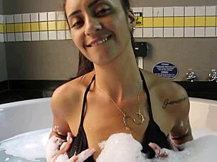 I Fuck In The Bathtub With Sandy Cortez