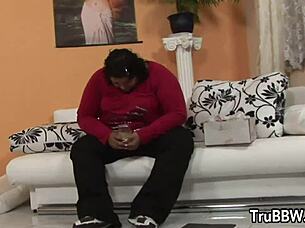 omg, desperate plumper gets rescued by a pervert and rewards him with wild sex! 😱🍑