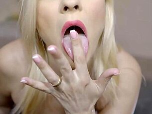 Oh, hot babe with natural tits fingers her asshole on webcam!