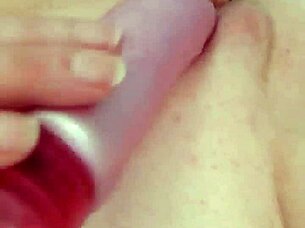 Dildo play leads to cum release in a relaxed setting