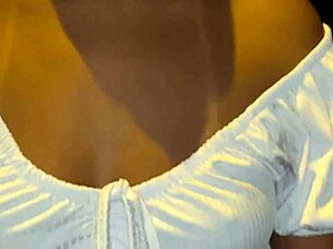 Found my sexy Latina neighbor on the street and convinced her to flash that big Brazilian ass outdoors?