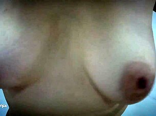 Hey check out karamelovzla this venezuelan milf with natural tits