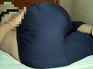 Amateur couple fingers pussy before hardcore fucking