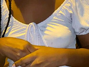 Found my sexy Latina neighbor on the street and convinced her to flash that big Brazilian ass outdoors?