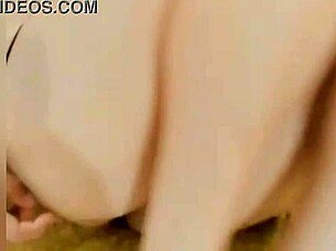 I want to seduce you by getting into your gaze so you touch yourself watching me