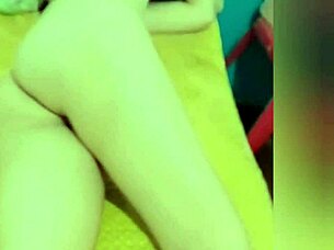 I want to seduce you by getting into your gaze so you touch yourself watching me