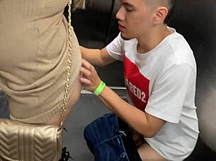 sexo público en el ascensor después de la fiesta con mi amiga nos descubren con big cock blowjob and doggystyle