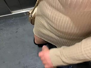 sexo público en el ascensor después de la fiesta con mi amiga nos descubren con big cock blowjob and doggystyle