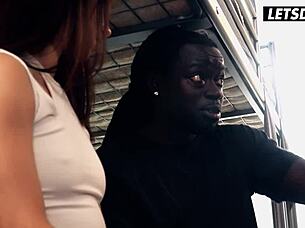 18+ 섹시틴 휴가서 BBC 룸메 타이트 보지 라이딩 버틸 수 있나?