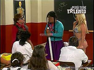 yesabella rocks that bikini as la paisana jacinta the teacher – super fun vibe! 👙😂