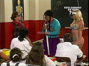 yesabella rocks that bikini as la paisana jacinta the teacher – super fun vibe! 👙😂