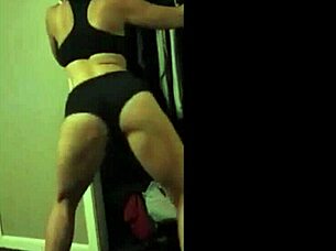 white girl shaking her fit booty in twerk moves?