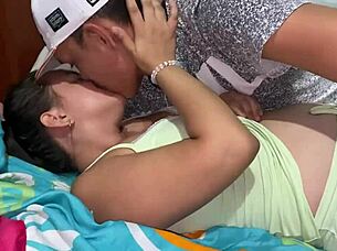 Me Follo A Una Chica Fuertemente Hasta Eyacular Dentro De Su Coño!