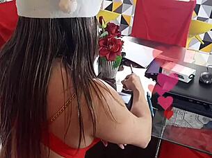 i waited for my peruvian christmas delivery flashing big clit and sexy athletic body solo