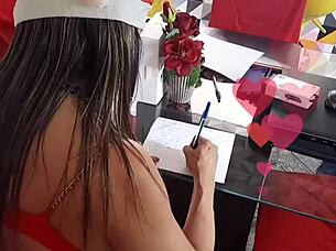 i waited for my peruvian christmas delivery flashing big clit and sexy athletic body solo