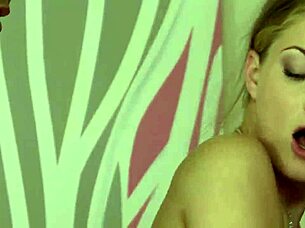 hey tourist chick, you got picked up and fucked deep after munching on that banana, right?