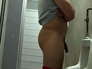 I suddenly got this huge urge to relieve myself while hanging out 😏