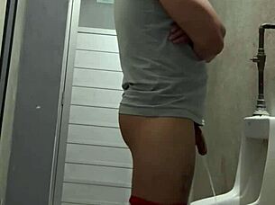 I suddenly got this huge urge to relieve myself while hanging out 😏