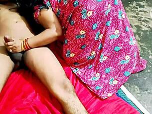 indian bhabhi gets fucked doggystyle by boyfriend with hindi audio