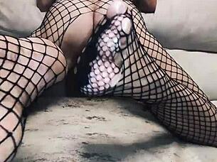 milf wife tries out sex with hubby’s friend 😏