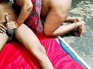 indian bhabhi gets fucked doggystyle by boyfriend with hindi audio