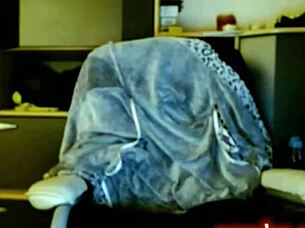 sexydea teases in black stockings and garter belt with horny feet