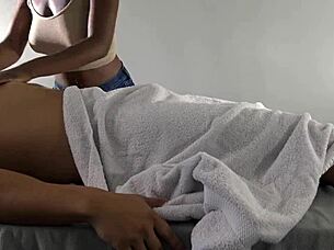 Sexy Ebony Babe Evi Rei With Perfect Body Gives Edging Blowjob And Handjob In Interracial Massage