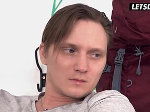 สาวผอม Freya Dee เย็ดรูมเมทควยใหญ่ดุๆ!