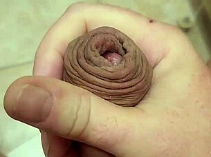 i'm doin a solo branlette, feelin so good but messin up my words a bit