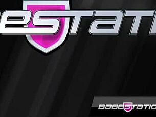 Karlie Simon performs solo act in lingerie