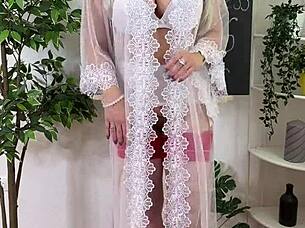 sexual wellness chat - trying butt plug in my curvy ass