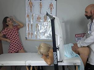 Madrasta Acompanha Enteada pela Primeira Vez no Ginecologista Falso