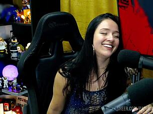 bi mejia colocou os peitos pra fora e pediu pro ruan apertar eles bem gostoso ela ficou molhada e gemendo de tesão pópum no barraco