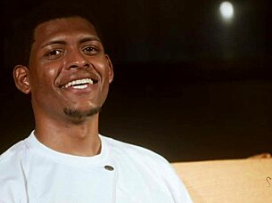 Exciting interview with Brazilian beauty Carlao Villar in jeans