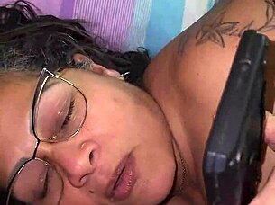 Mi Madrastra Madura Infiel Hablando Con Mi Padre Mientras Me La Follo!