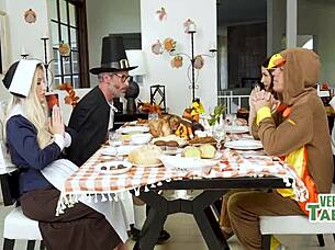 Wet Thanksgiving Feast Of Lust And Squirting Juices With Horny Milf Exploding!